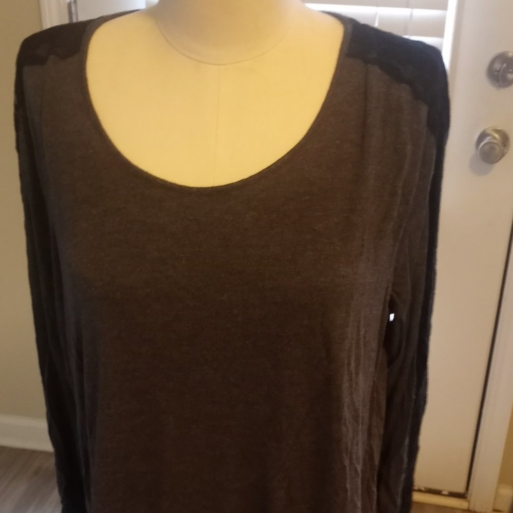 Apt 9 Clingy Long Shirt w/Black Lace Sleeves